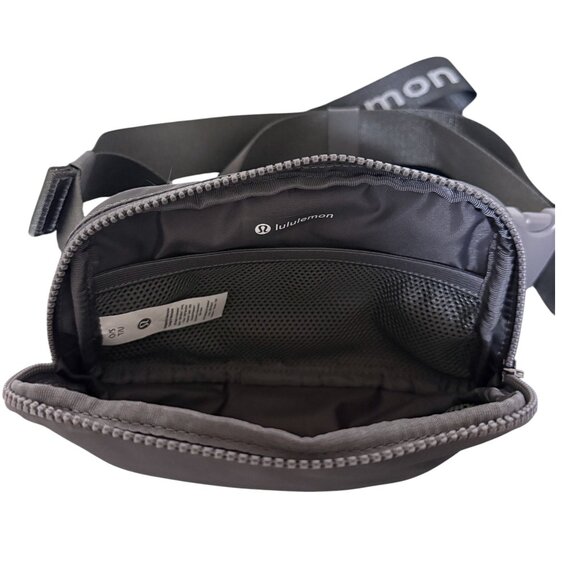 Lululemon Everywhere Belt Bag 1L & Never Lost Keychain Bundle - Picture 6 of 7